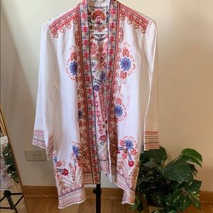 Embroidered White Kimono with Red and Blue Floral Patterns